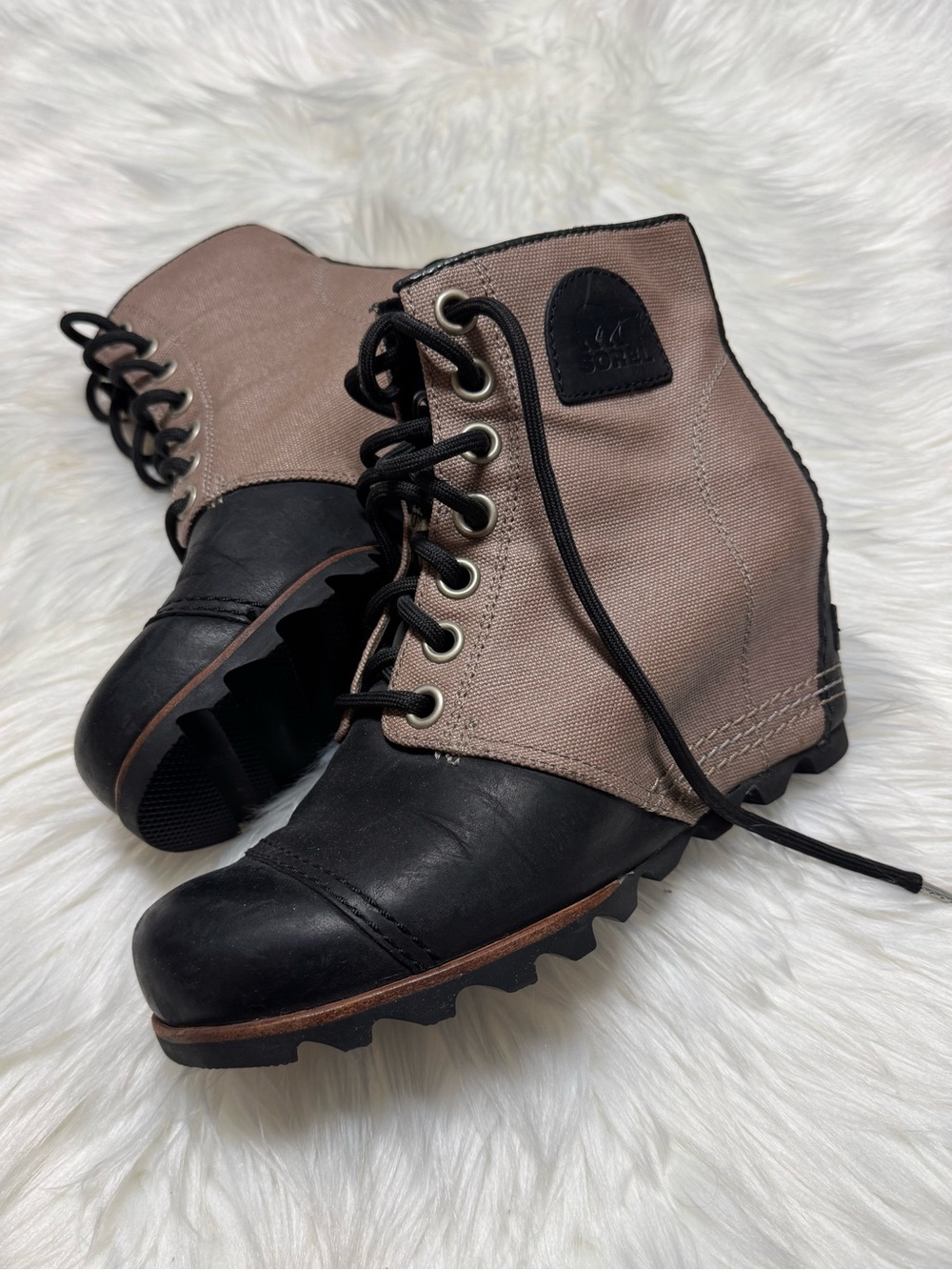 Sorel PDX Women’s Wedge Ankle Boots
Taupe Black Lace Up Waterproof Size 8.5